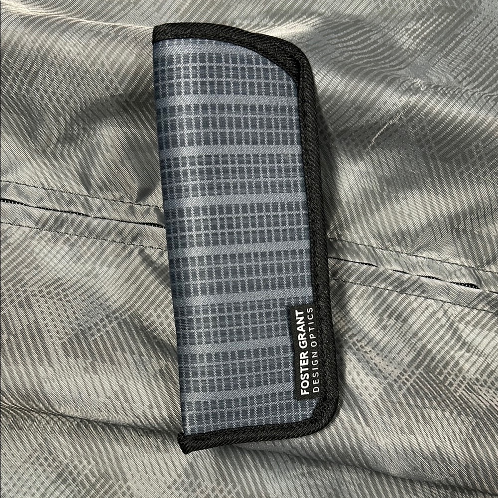 Foster Grant Gray Patterned Eyeglass Case ya
